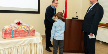 Egyesületünk nagy értékű készüléket adományozott az ORFI gyermekosztályának